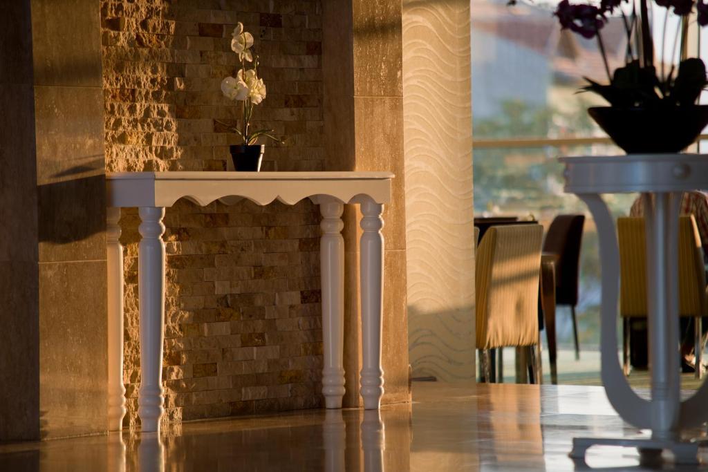 North Point Hotel Деницли Экстерьер фото