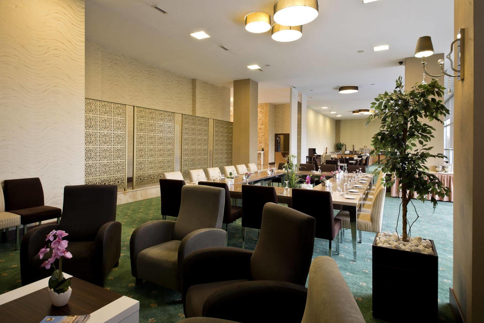 North Point Hotel Деницли Экстерьер фото