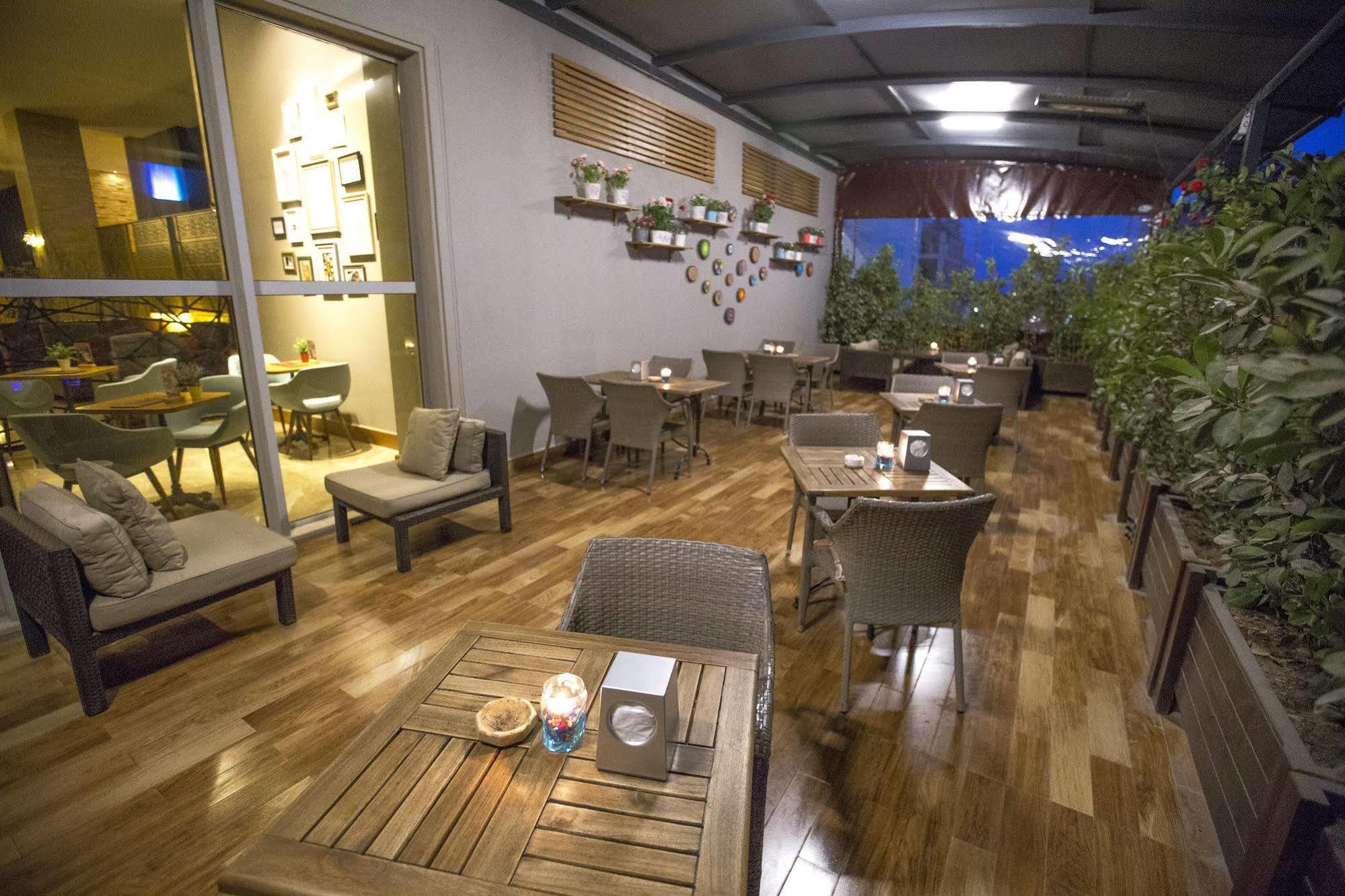 North Point Hotel Деницли Экстерьер фото