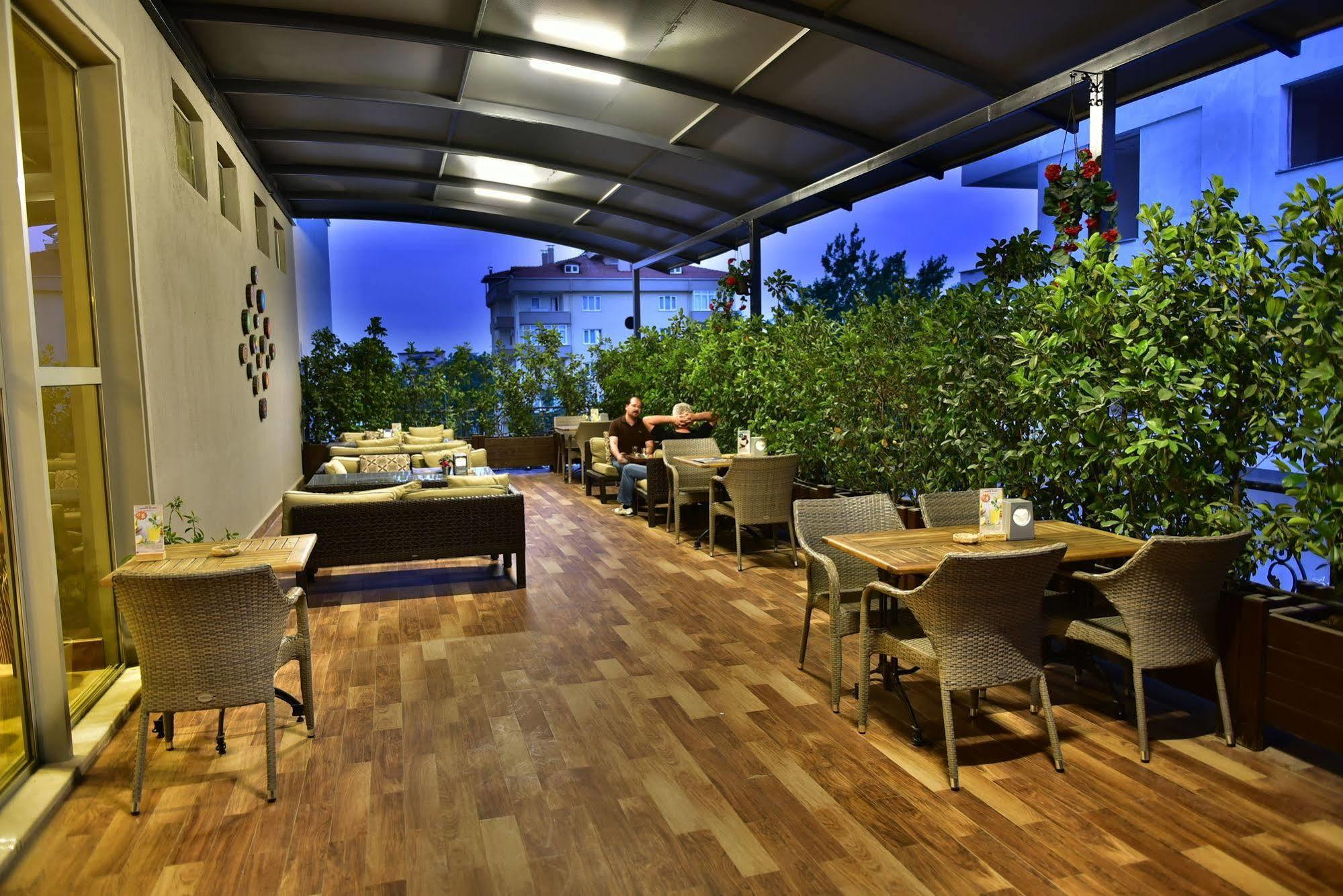 North Point Hotel Деницли Экстерьер фото